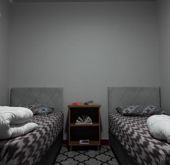 מלון כמוסות Transit