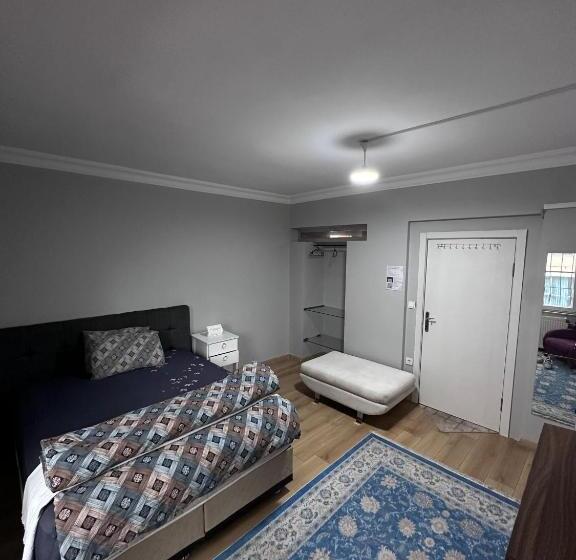 מלון כמוסות Transit