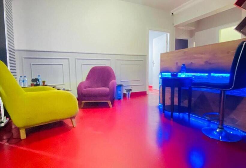 מלון כמוסות Transit