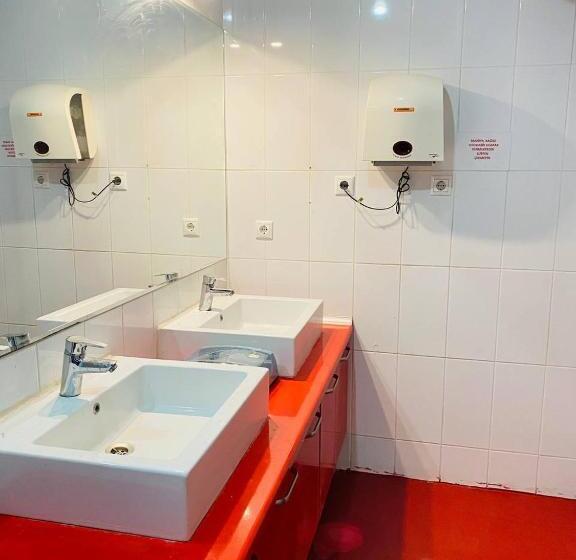 מלון כמוסות Transit