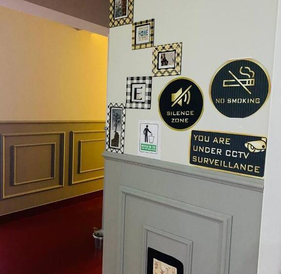 מלון כמוסות Transit