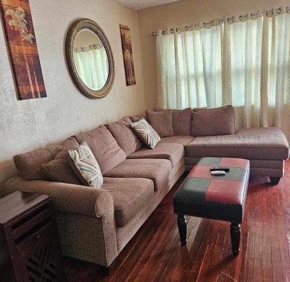 酒店 Oasis Palms Resort