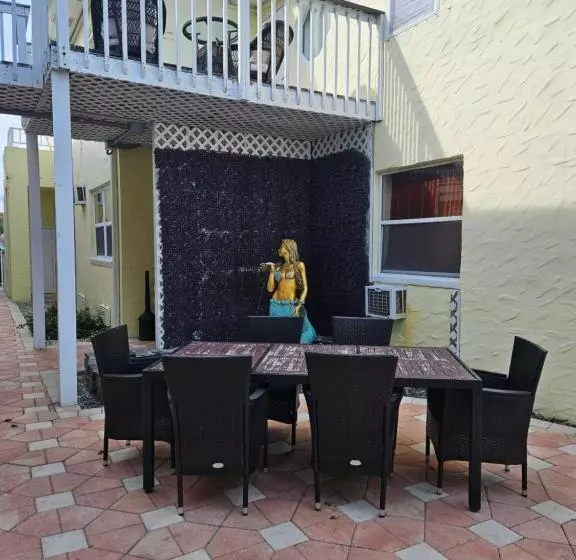 Hotelli Oasis Palms Resort