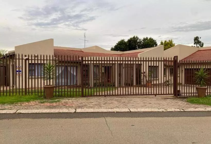 Majatalo Or Tambo Stay Unit 2