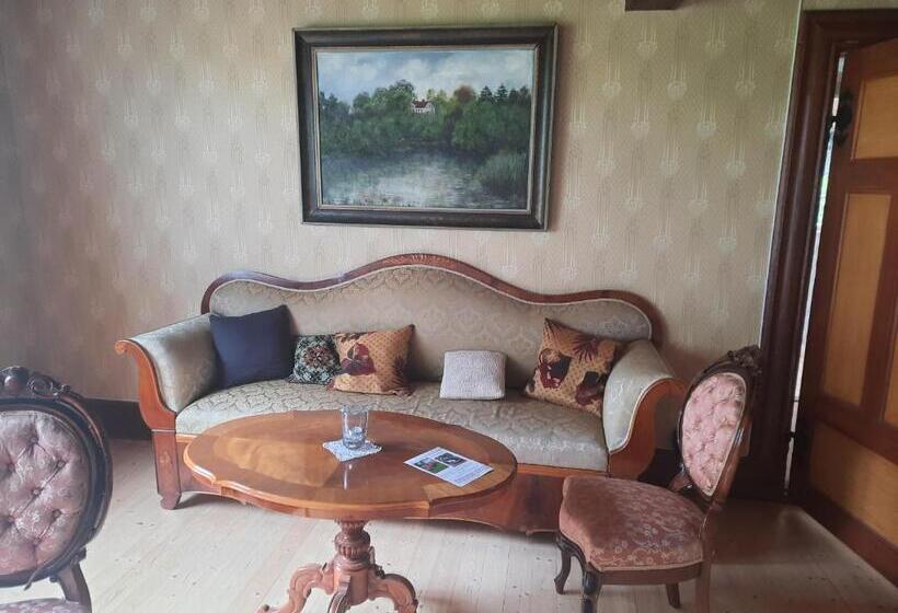 פנסיון Sjötorps Säteris 1600 Tals Huvudbyggnad