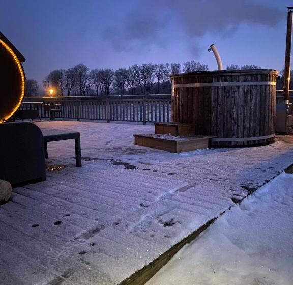 פנסיון Sjötorps Säteris 1600 Tals Huvudbyggnad