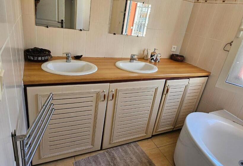 پانسیون Villa Valiha