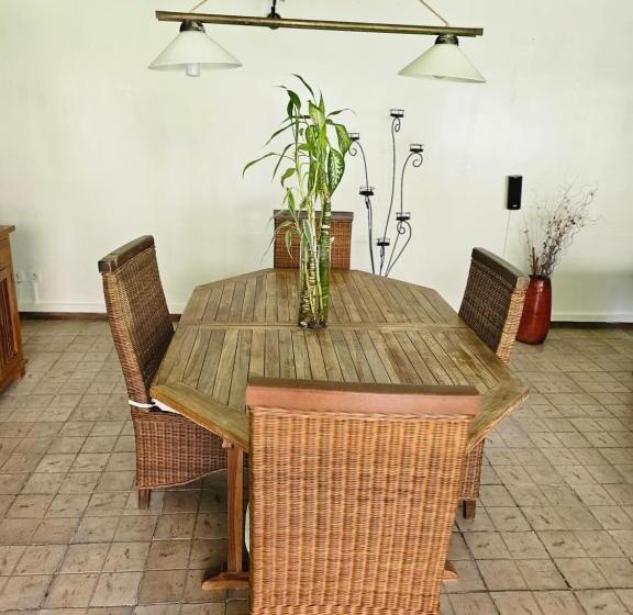 پانسیون Villa Valiha