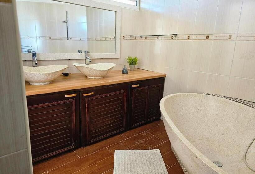 پانسیون Villa Valiha