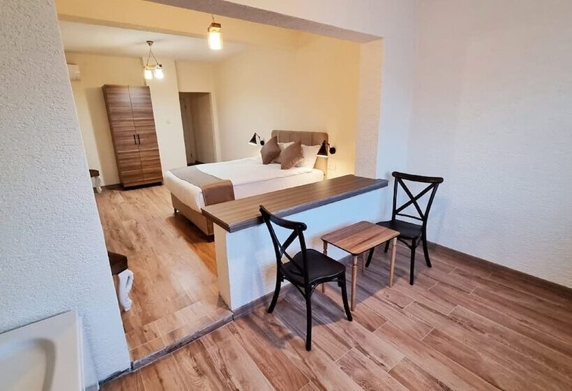 Hotel La Pearl Konaklama