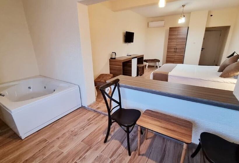 Hotel La Pearl Konaklama