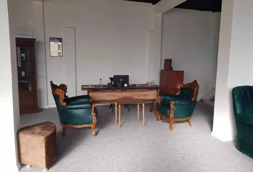 ホテル La Pearl Konaklama