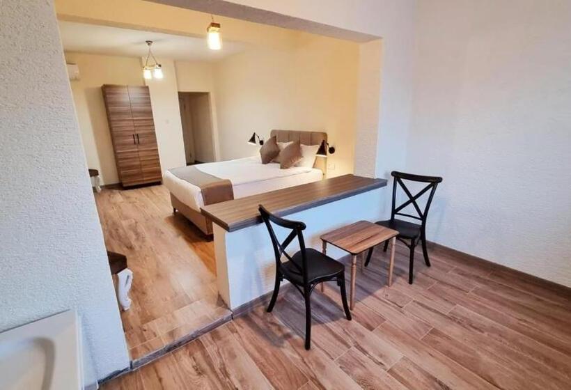 Hotel La Pearl Konaklama