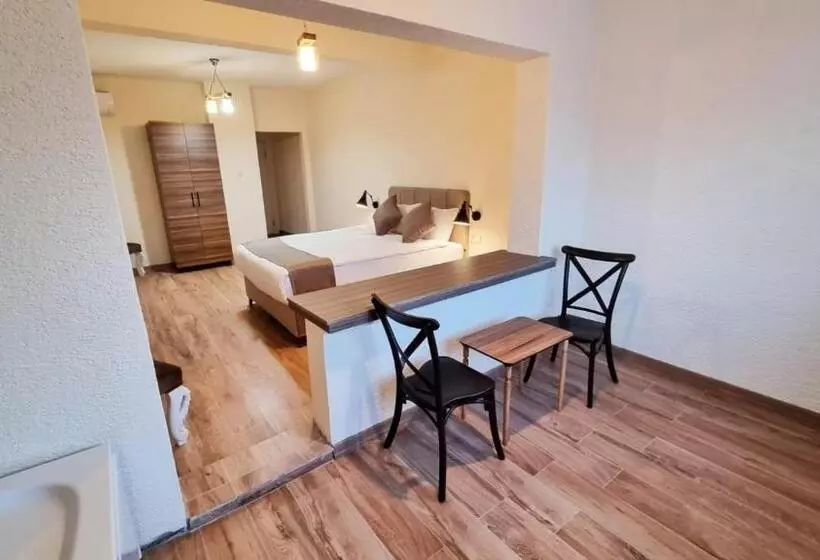 ホテル La Pearl Konaklama