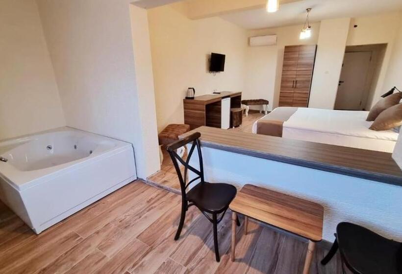 Hotel La Pearl Konaklama