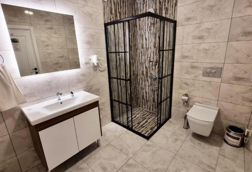 Hotel La Pearl Konaklama