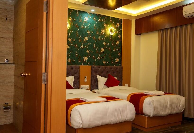 هتل Ultra International