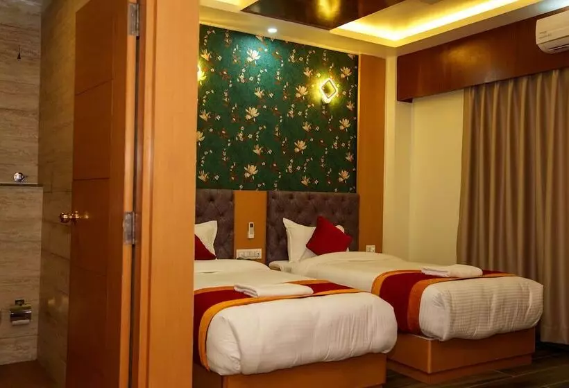 هتل Ultra International