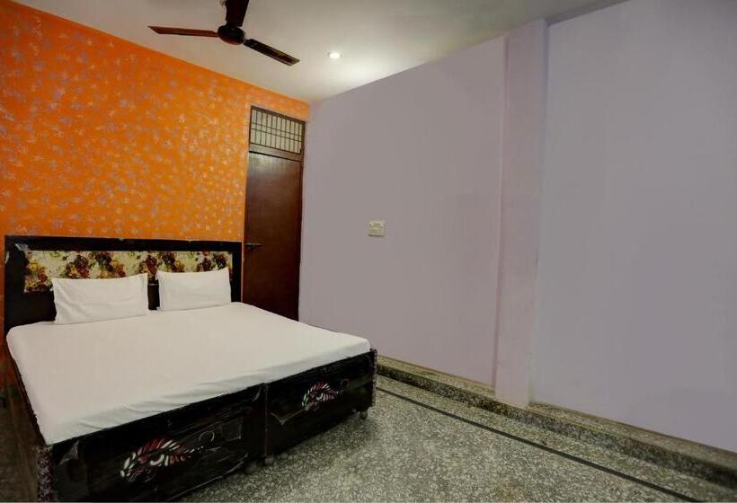 Oyo Hotel Gayatri Palace