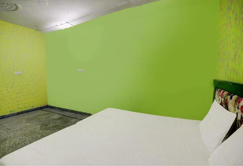 Oyo Hotel Gayatri Palace