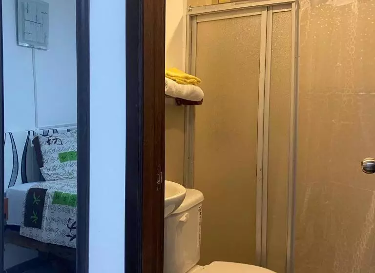 ペンション Calu L  Petit Hostel