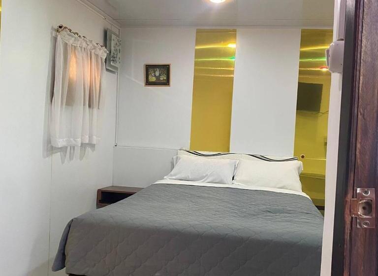 Пансион Calu L Petit Hostel