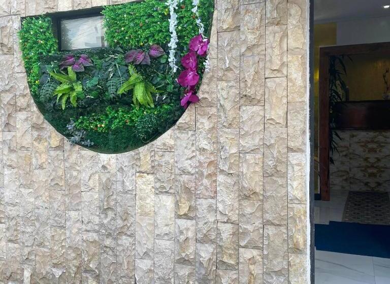 Пансион Calu L Petit Hostel