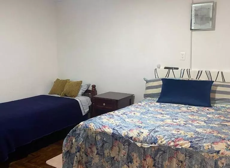 ペンション Calu L  Petit Hostel