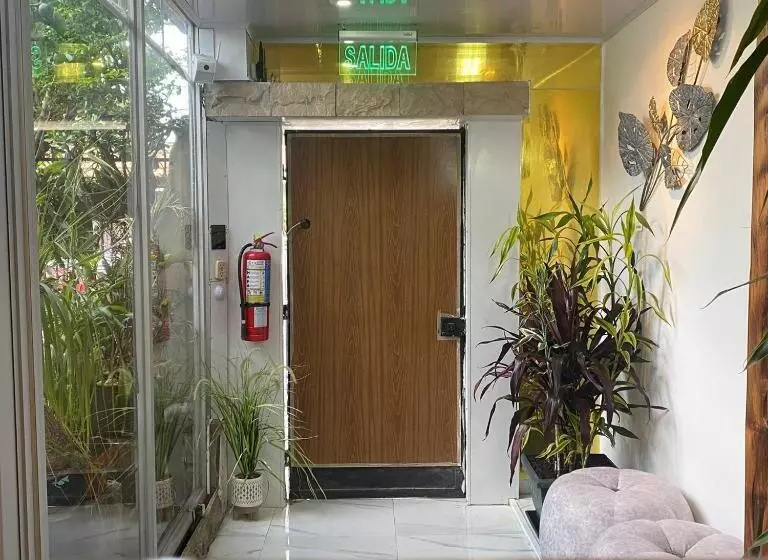 ペンション Calu L  Petit Hostel