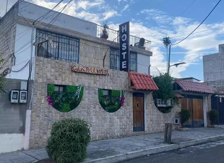 ペンション Calu L  Petit Hostel