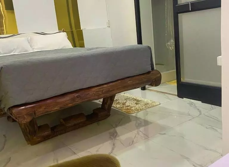 ペンション Calu L  Petit Hostel