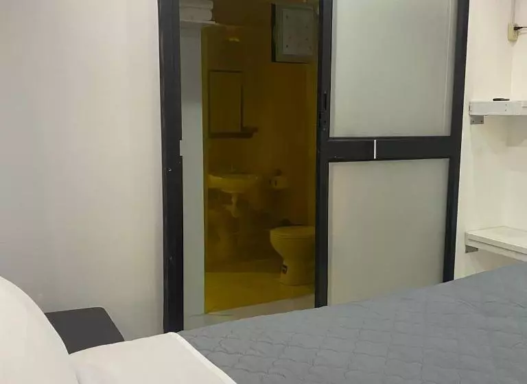ペンション Calu L  Petit Hostel