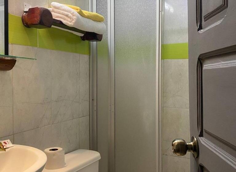 Пансион Calu L Petit Hostel