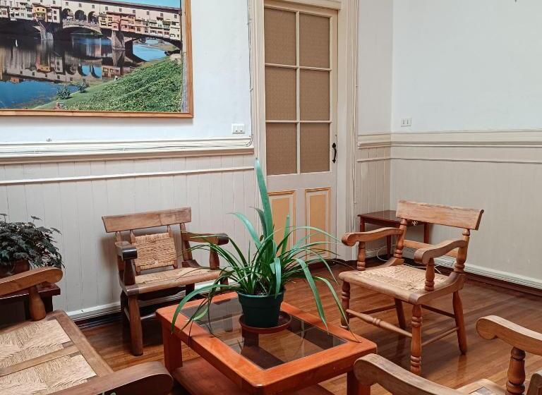 پانسیون Hostal Tulio Porteño