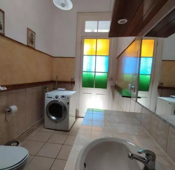 پانسیون Hostal Tulio Porteño