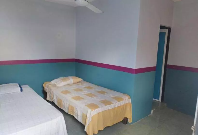 ペンション Hostal Y Temazcal Guemez