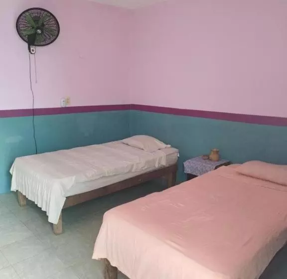 ペンション Hostal Y Temazcal Guemez