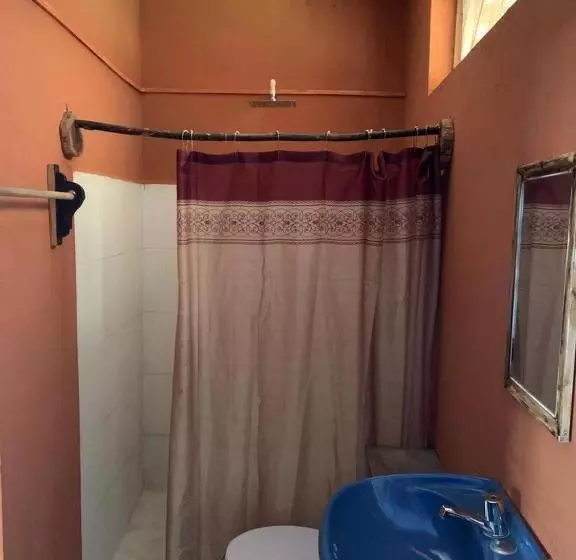 ペンション Hostal Y Temazcal Guemez