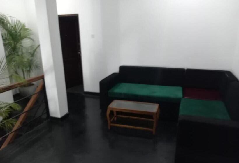 פנסיון Jess Beach Villa