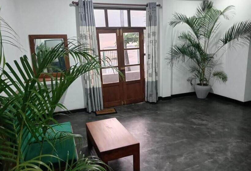 פנסיון Jess Beach Villa