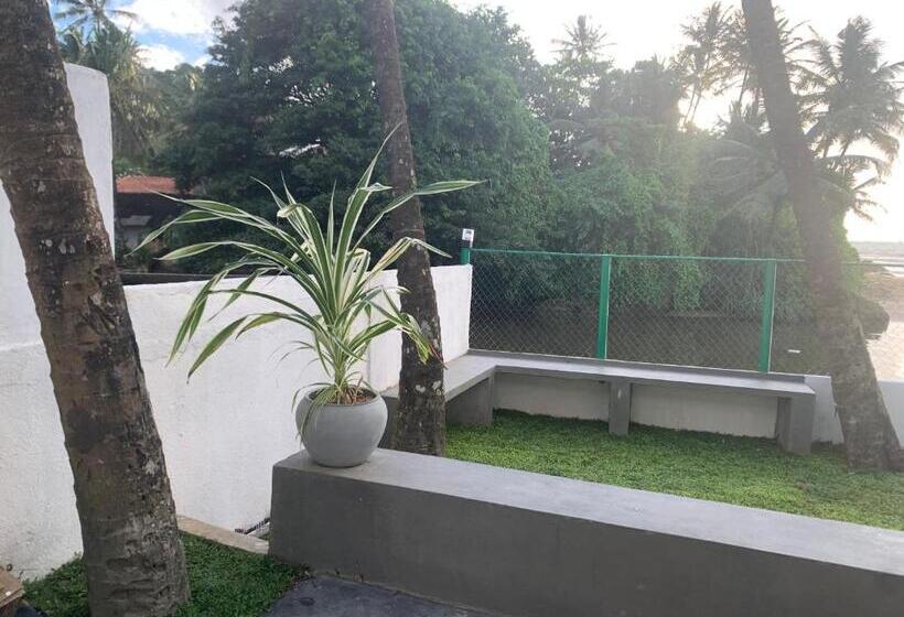 פנסיון Jess Beach Villa