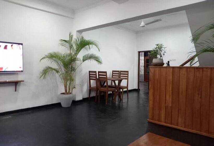 פנסיון Jess Beach Villa