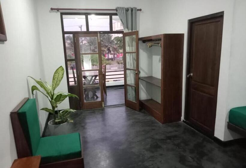 פנסיון Jess Beach Villa