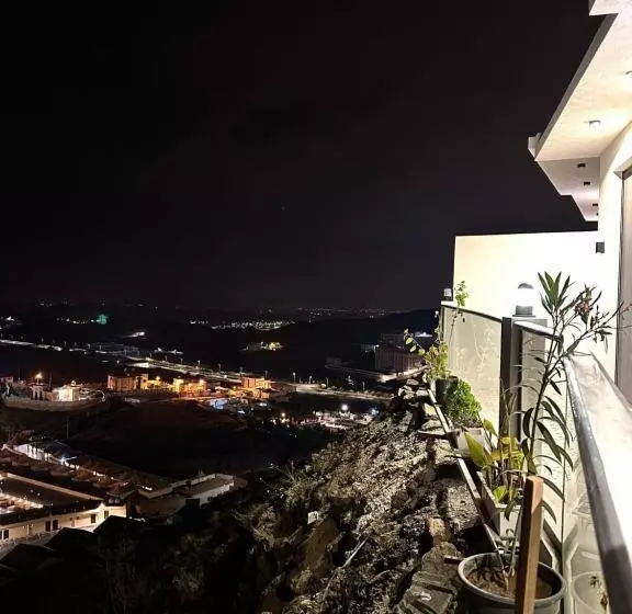 Retkeilymaja شاليهات اطلالات Abha Sky