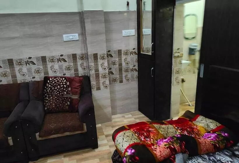 هتل Nidhi Bnb
