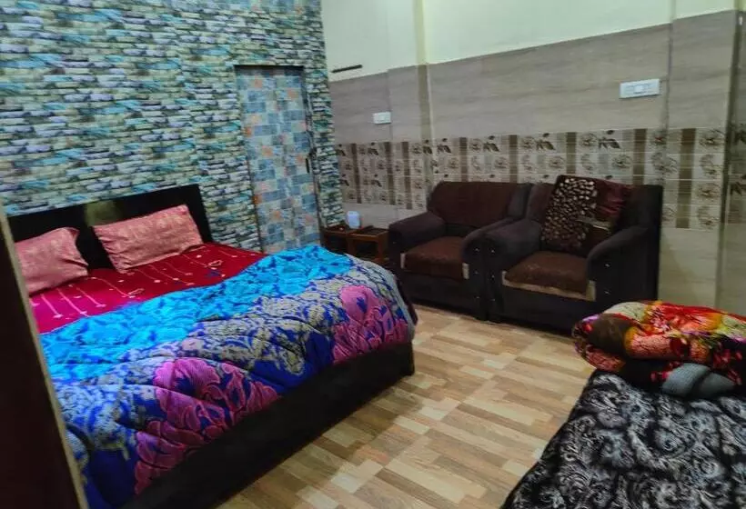 هتل Nidhi Bnb