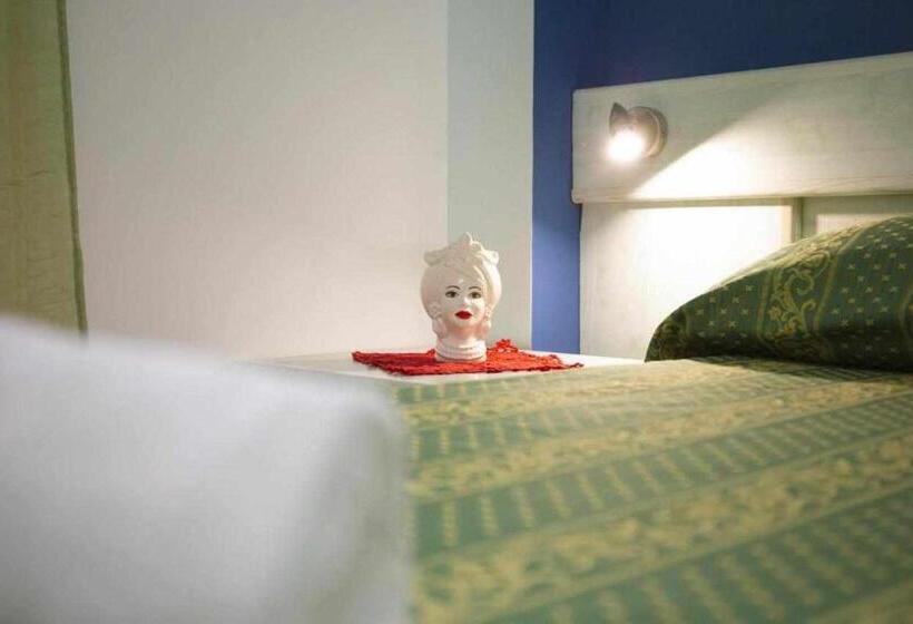 펜션 Chez Lucy Cefalù