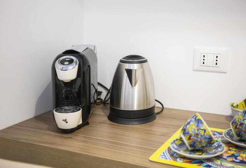 펜션 Chez Lucy Cefalù