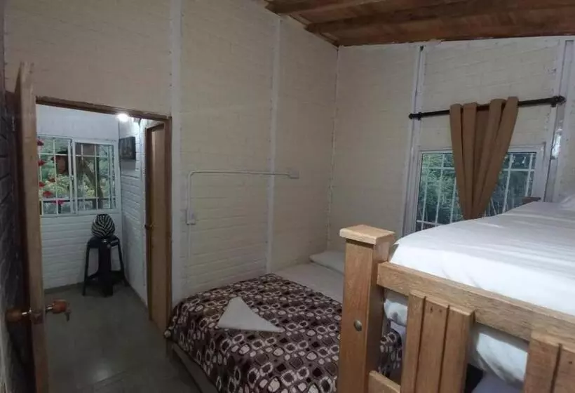 ペンション Hostal Beshalom