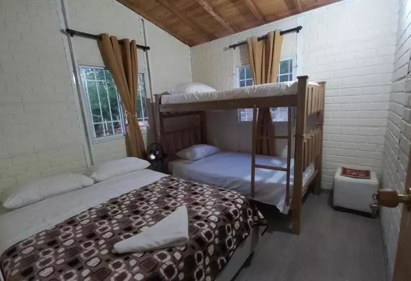 ペンション Hostal Beshalom